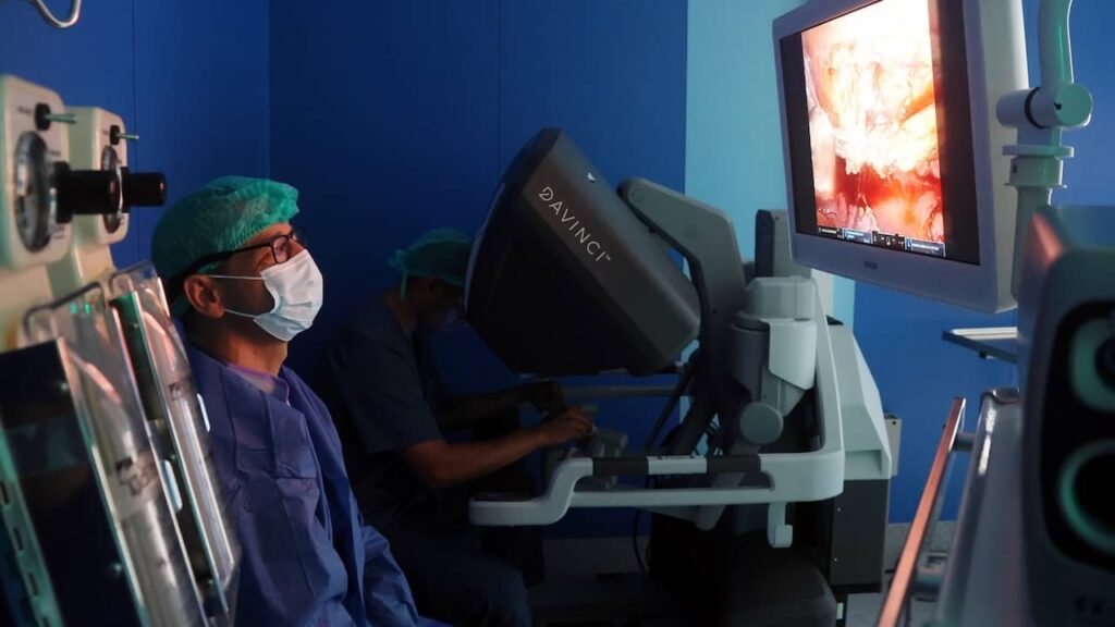 Cirugía esofagogástrica en Valencia con el Dr. Carlos Redondo en la consola.